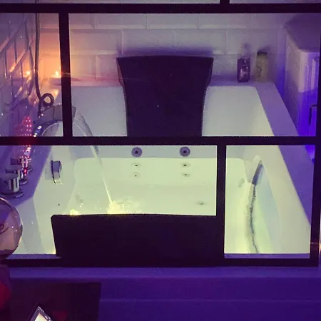 Azur Pour 2 Avec Jacuzzi Et Terrasse A 2 Minutes De La