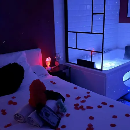 Azur Pour 2 Avec Jacuzzi Et Terrasse A 2 Minutes De La Апартаменты Валлорис