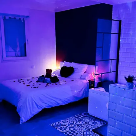 Apartment Azur Pour 2 Avec Jacuzzi Et Terrasse A 2 Minutes De La Vallauris