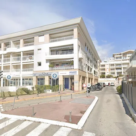 Azur Pour 2 Avec Jacuzzi Et Terrasse A 2 Minutes De La Apartmán Vallauris