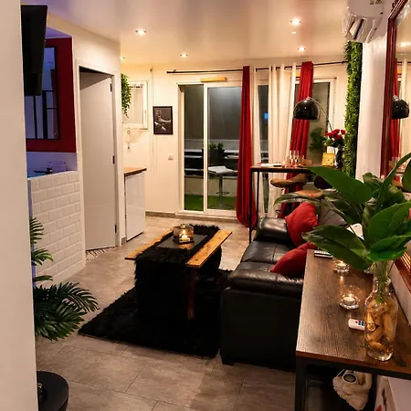 Azur Pour 2 Avec Jacuzzi Et Terrasse A 2 Minutes De La Apartment