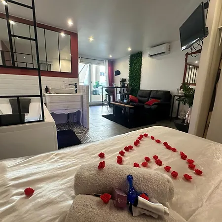 Azur Pour 2 Avec Jacuzzi Et Terrasse A 2 Minutes De La