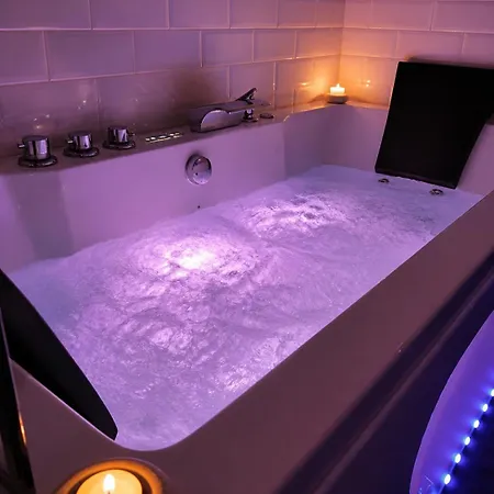 Azur Pour 2 Avec Jacuzzi Et Terrasse A 2 Minutes De La Apartment