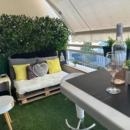 Apartment Azur Pour 2 Avec Jacuzzi Et Terrasse A 2 Minutes De La