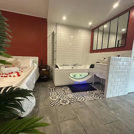 Apartment Azur Pour 2 Avec Jacuzzi Et Terrasse A 2 Minutes De La
