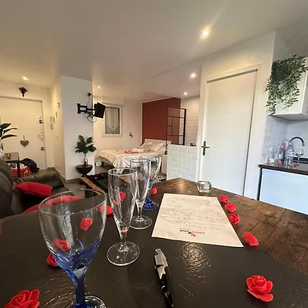 Azur Pour 2 Avec Jacuzzi Et Terrasse A 2 Minutes De La